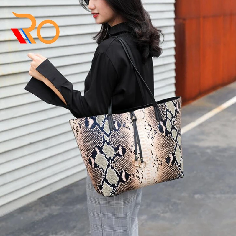 Big Women Messenger Bags With Tassel Large Serpentine Women Bags Shoulder Tote Bags Famous Designers PU Leather Handbags
Big Women Messenger Bags With Tassel Large Serpentine Women Bags Shoulder Tote Bags Famous Designers PU Leather Handbags