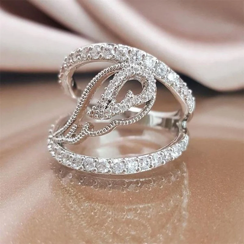 2019 New Silver Color Wing Shape Full Paved Cubic Zircon Lovely big rings for women Brides Wedding Party Finger Jewelry Gifts
2019 New Silver Color Wing Shape Full Paved Cubic Zircon Lovely big rings for women Brides Wedding Party Finger Jewelry Gifts