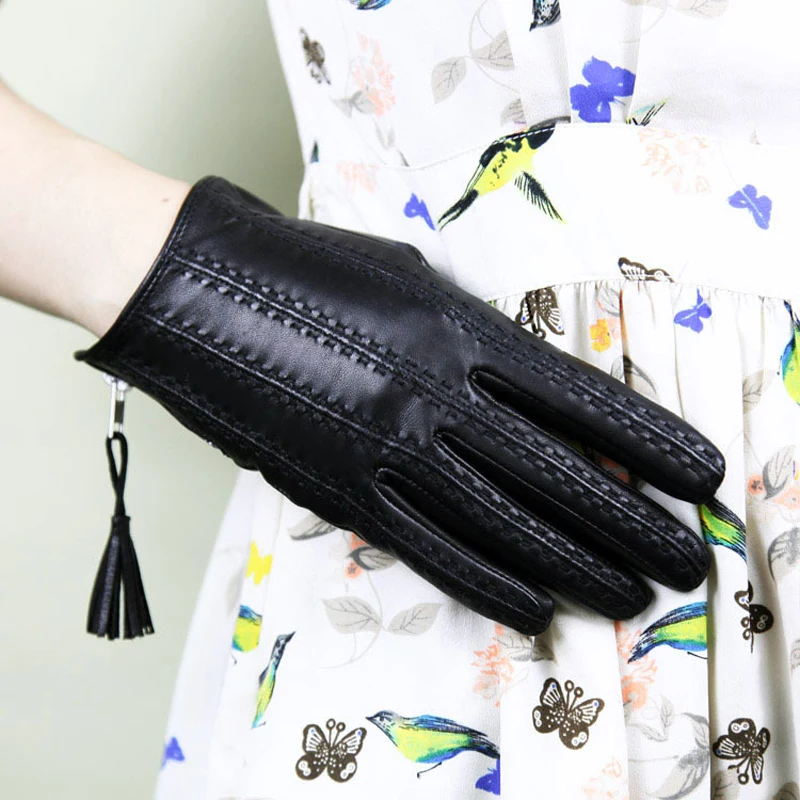 Women's Genuine Leather Sheepskin Gloves Tassel Zipper Short Design European Version The Women Leather Gloves High Quality
Women's Genuine Leather Sheepskin Gloves Tassel Zipper Short Design European Version The Women Leather Gloves High Quality