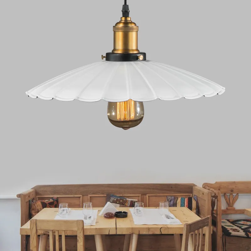 Free shipping High quality Indoor metal pendant lamp retro country pendant light iron lampshade with gold light head
Free shipping High quality Indoor metal pendant lamp retro country pendant light iron lampshade with gold light head