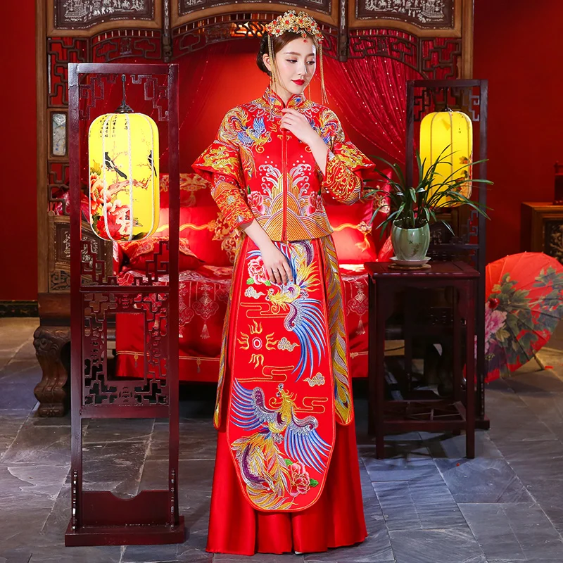 Sumptuous chinese style wedding dress Red embroidery phoenix Retro bride Toast wedding Festive dress formal cheongsam vintage
Sumptuous chinese style wedding dress Red embroidery phoenix Retro bride Toast wedding Festive dress formal cheongsam vintage