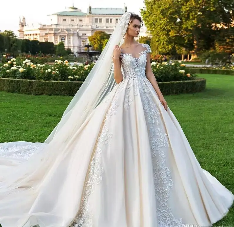 Gorgeous Lace Ball Gown Wedding Dresses Beaded Sheer Bateau Neck Plus Size Appliqued Bridal Gowns Buttons Back Cathedral vestido
Gorgeous Lace Ball Gown Wedding Dresses Beaded Sheer Bateau Neck Plus Size Appliqued Bridal Gowns Buttons Back Cathedral vestido
