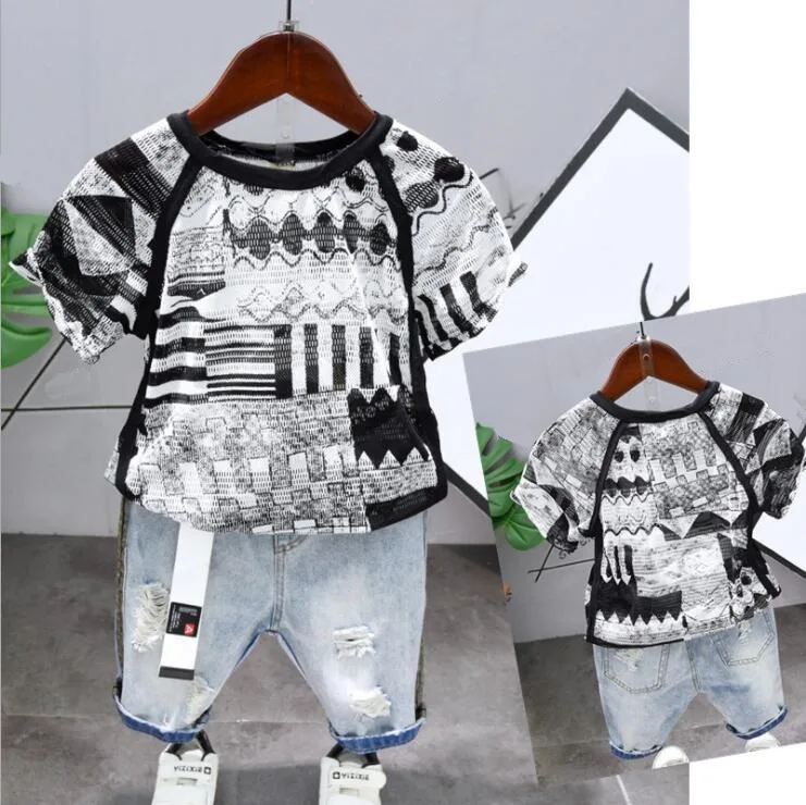 Summer Toddler Boy Clothes Set Casual Cutout Breathable Short Sleeve T-Shirt + Shorts 2PCS Fashion Children's Clothing Set 2-6Y
Summer Toddler Boy Clothes Set Casual Cutout Breathable Short Sleeve T-Shirt + Shorts 2PCS Fashion Children's Clothing Set 2-6Y