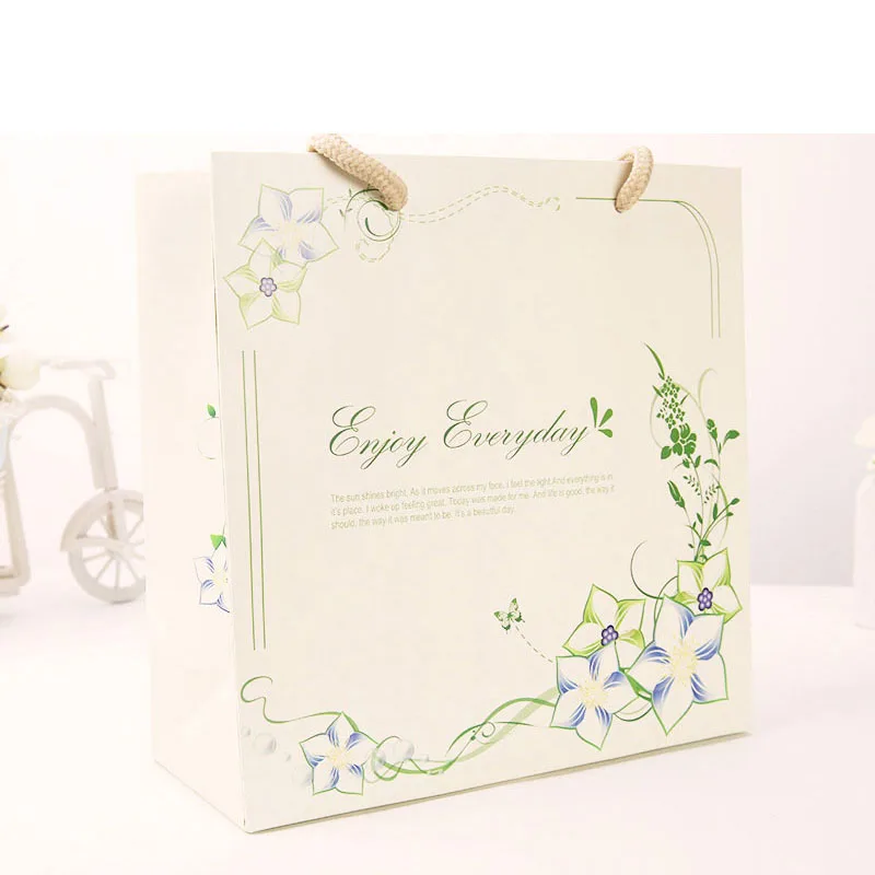 10pcs/lot 20*20*8cm Green Flower Paper Handbag Wedding Birthday Candy Gift Bag Shopping Bag Party Favors and Gifts Bag
10pcs/lot 20*20*8cm Green Flower Paper Handbag Wedding Birthday Candy Gift Bag Shopping Bag Party Favors and Gifts Bag