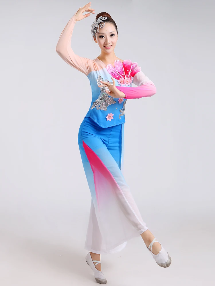 women Chinese Folk dance costumes sequins Embroidery Hanfu yangko dance pink flower Jiangnan rain classical dance costumes
women Chinese Folk dance costumes sequins Embroidery Hanfu yangko dance pink flower Jiangnan rain classical dance costumes