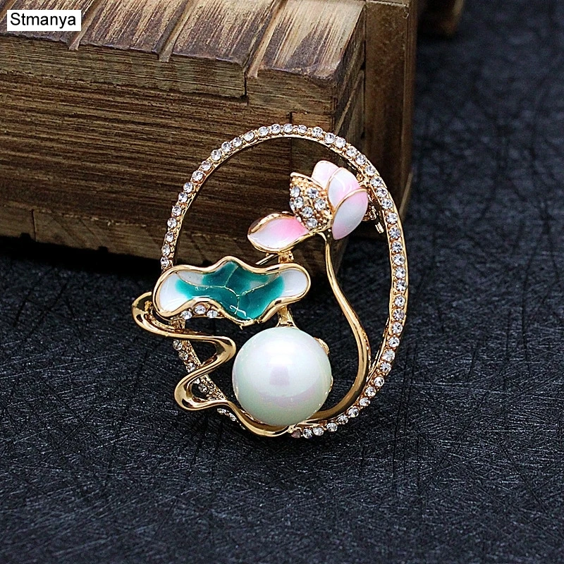 New New lotus pearl Women flower brooch pins badge high end art scarf buckle Rhinestone fashion jewelry H1234
New New lotus pearl Women flower brooch pins badge high end art scarf buckle Rhinestone fashion jewelry H1234