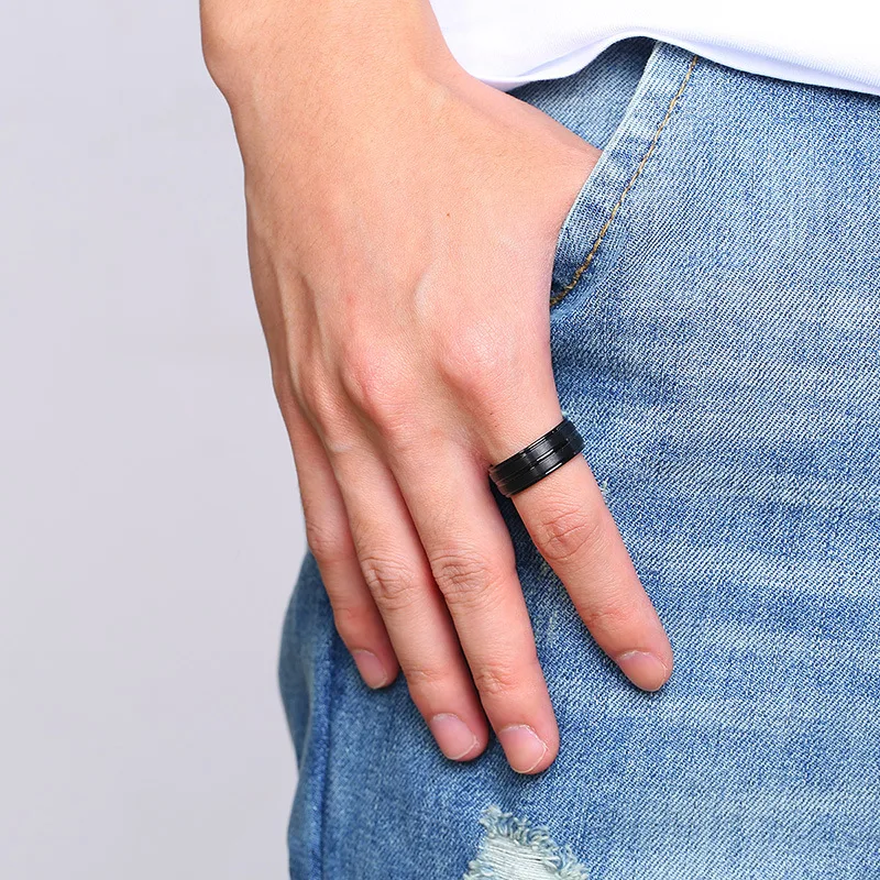 Повседневное мужское кольцо черного цвета с двойным пазом простое матовое из