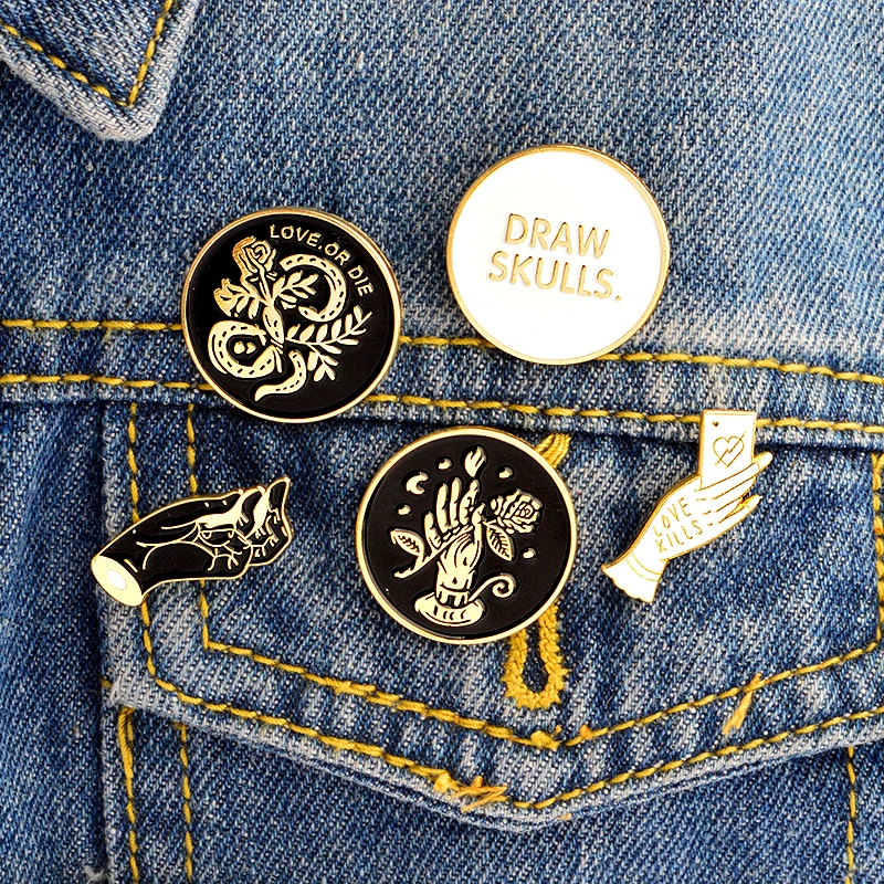 Punk Pin Draw skulls Burn Brite Love kills "Draw Skulls" Hand with Rose Enamel Brooch Gold Lapel Pin Button Punk Jewelry
Punk Pin Draw skulls Burn Brite Love kills "Draw Skulls" Hand with Rose Enamel Brooch Gold Lapel Pin Button Punk Jewelry
