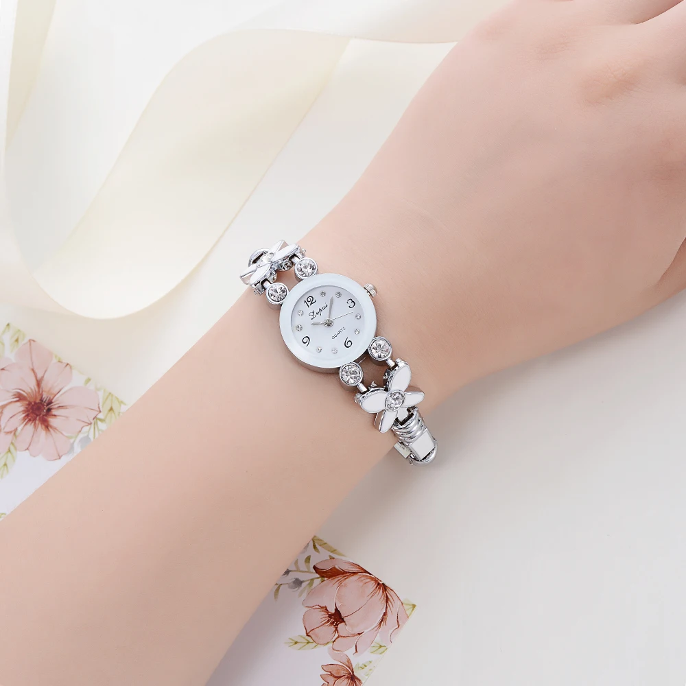 Relogio feminino Luxury Crystal Diamond Watch Women Scale Quartz WristWatches Fashion Flowers Bracelet Ladies Clock reloj mujer
Relogio feminino Luxury Crystal Diamond Watch Women Scale Quartz WristWatches Fashion Flowers Bracelet Ladies Clock reloj mujer