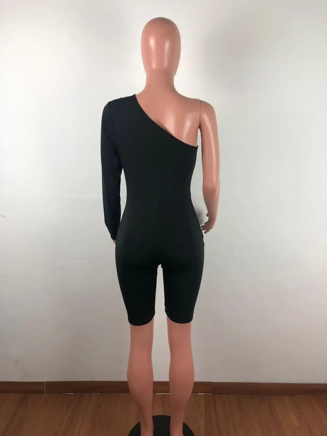 Black One Shoulder Reflective Striped Skinny Women Jumpsuit Sexy One Piece Short Jumpsuit Summer Fashion Sport Overalls
Black One Shoulder Reflective Striped Skinny Women Jumpsuit Sexy One Piece Short Jumpsuit Summer Fashion Sport Overalls