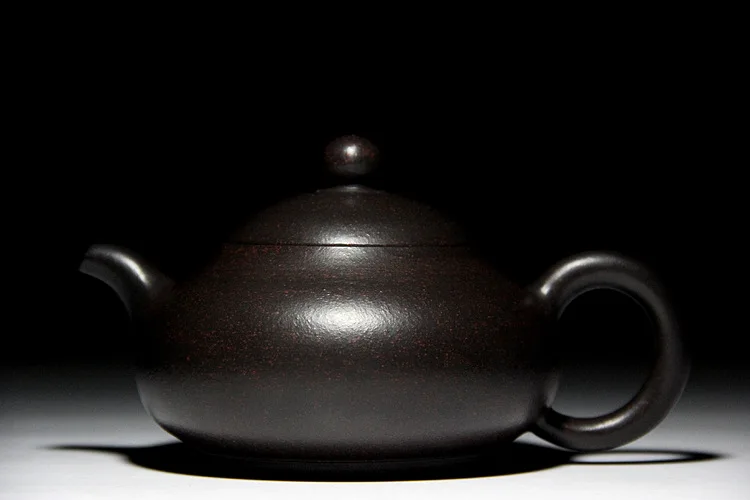 Jade milk teapot Yixing Zisha teapot full handmade authentic teapot Kiln Zhu mud black King Kong special
Jade milk teapot Yixing Zisha teapot full handmade authentic teapot Kiln Zhu mud black King Kong special