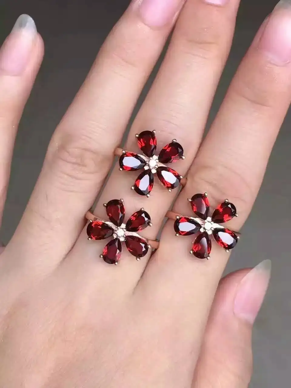 Natural red garnet gem Ring S925 Silver Natural Gemstone Fashion Elegant Flowers Ring Women's wedding gift Rings Jewelry
Natural red garnet gem Ring S925 Silver Natural Gemstone Fashion Elegant Flowers Ring Women's wedding gift Rings Jewelry