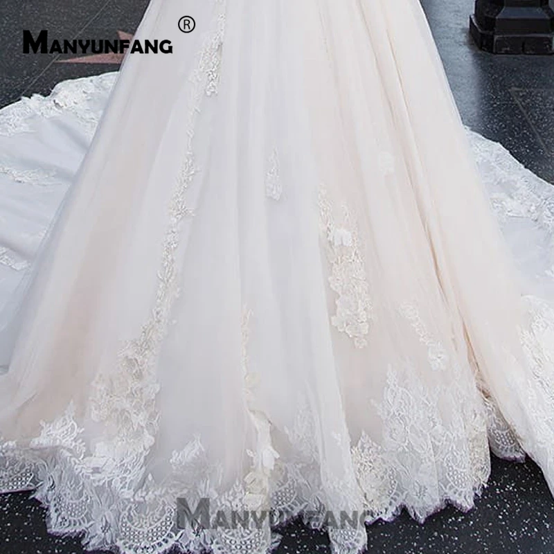 Sheer Neck Illusion Back Vintage Lace Wedding Dress 2020 Plus size White Cathedral Train Marriage 3D Flower Wedding Dresses
Sheer Neck Illusion Back Vintage Lace Wedding Dress 2020 Plus size White Cathedral Train Marriage 3D Flower Wedding Dresses