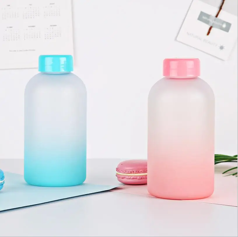 Creative fashion gradient color plastic Leakproof water bottle cute male and female student couples hand cups
Creative fashion gradient color plastic Leakproof water bottle cute male and female student couples hand cups