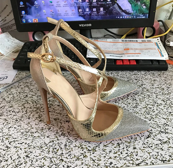2019 Fashion free shipping gold Glitter spikes Poined Toe Stiletto high heel shoe pump HIGH-HEELED SHOES dress shoes 12cm
2019 Fashion free shipping gold Glitter spikes Poined Toe Stiletto high heel shoe pump HIGH-HEELED SHOES dress shoes 12cm