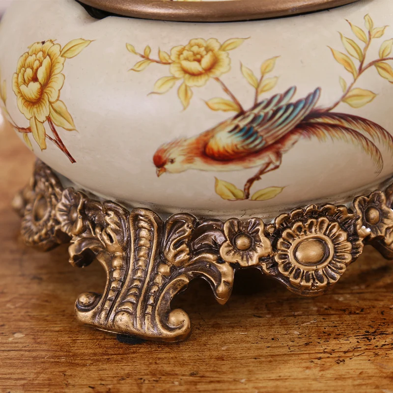 American country ceramic ashtray ashtray resin base large living room became the office decoration style
American country ceramic ashtray ashtray resin base large living room became the office decoration style