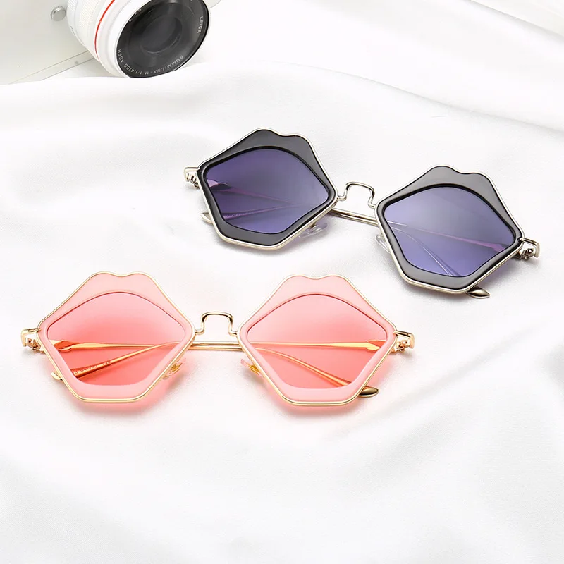 2018 Fashion Personality Sunglasses Lips Frame Women Metal Sun Glasses Sexy Designer Red Lips Lady Preference Eyewear
2018 Fashion Personality Sunglasses Lips Frame Women Metal Sun Glasses Sexy Designer Red Lips Lady Preference Eyewear