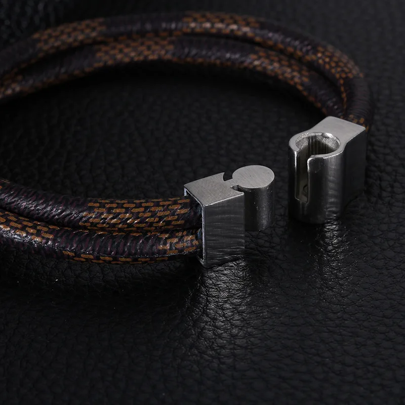Trendy Leather Hand Rope Titanium Steel Buckle Retro Bracelet Fashion Snake Skin Style Men Charm Personality Jewelry
Trendy Leather Hand Rope Titanium Steel Buckle Retro Bracelet Fashion Snake Skin Style Men Charm Personality Jewelry