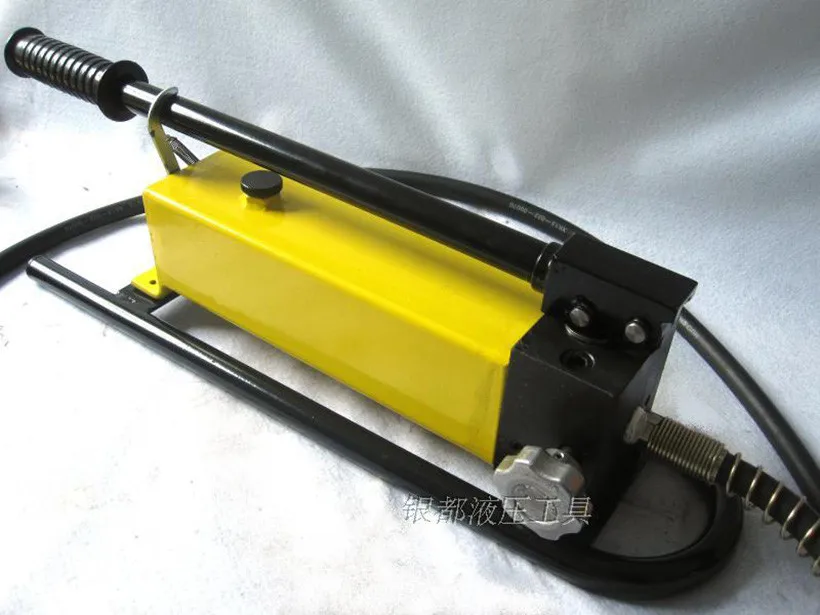 1.5L Portable Hydraulic Pump with Pressure Gauge Manual Hydraulic Hand Pump Ultra-high Pressure Pump CP-700B
1.5L Portable Hydraulic Pump with Pressure Gauge Manual Hydraulic Hand Pump Ultra-high Pressure Pump CP-700B