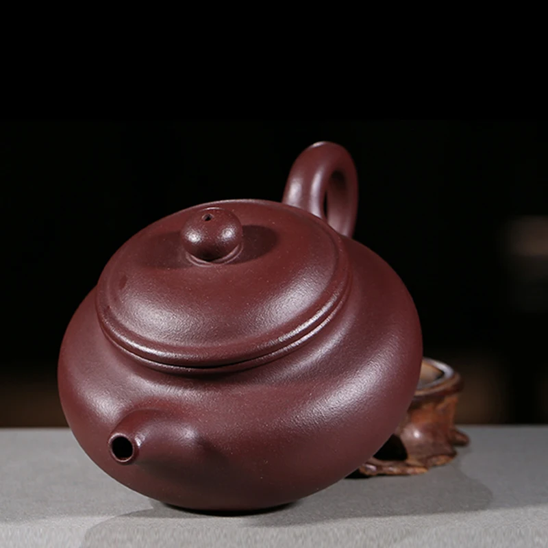 280ML Yixing Purple Clay Teapot Hand Painted Gold Pattern Raw Ore Zisha Pot Drinkware Vintage Black Tea Kettle for Birthday Gift
280ML Yixing Purple Clay Teapot Hand Painted Gold Pattern Raw Ore Zisha Pot Drinkware Vintage Black Tea Kettle for Birthday Gift