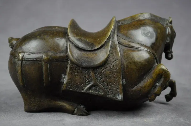 Редкая азиатская статуя бронзы Скульптуры династия Qianlong CROUCH лошадь медная
