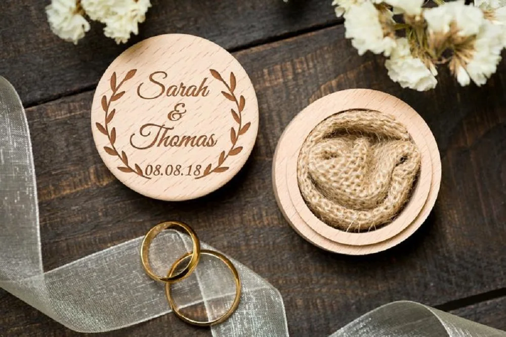 Коробка для свадебных колец в деревенском стиле, подушка для обручального кольца, деревянное семейное предложение, подарок для помолвки
Коробка для свадебных колец в деревенском стиле, подушка для обручального кольца, деревянное семейное предложение, подарок для помолвки