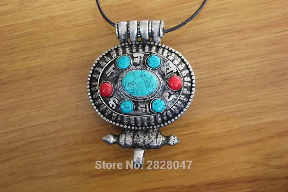 Большая тибетская коробка для молитв PN055, серебряная, с шестью словами, мантры, подвеска, GAU Om, Mani Padme Hum, 78 мм * 58 мм, большой амулет, коробка GAU
Большая тибетская коробка для молитв PN055, серебряная, с шестью словами, мантры, подвеска, GAU Om, Mani Padme Hum, 78 мм * 58 мм, большой амулет, коробка GAU