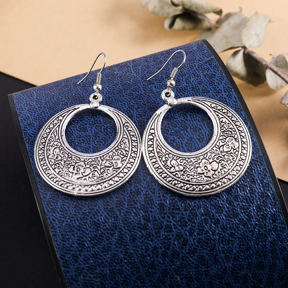 Vintage ethnic wind totem pattern round hollow earrings hot retro earrings national style jewelry
Vintage ethnic wind totem pattern round hollow earrings hot retro earrings national style jewelry