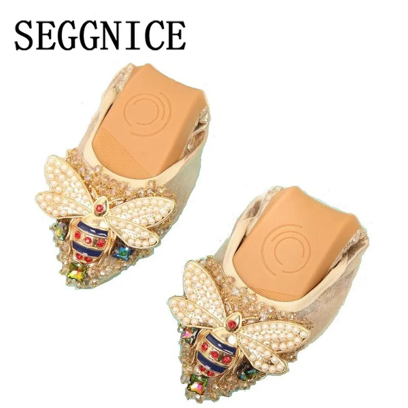 Plus Size Designer Crystal Woman Flat Shoes Bee Rhinestone Elegant 2019 Fashion Ladies Bling Women Soft Shoes Summer Female Shoe
Plus Size Designer Crystal Woman Flat Shoes Bee Rhinestone Elegant 2019 Fashion Ladies Bling Women Soft Shoes Summer Female Shoe