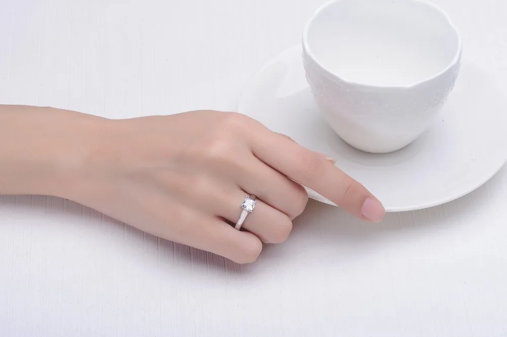 1 CT Cushion Noted Brand Copy SONA Diamond Ring Solitaire Engagement For Women Sterling Silver Jewelry 18K White Gold Plated
1 CT Cushion Noted Brand Copy SONA Diamond Ring Solitaire Engagement For Women Sterling Silver Jewelry 18K White Gold Plated