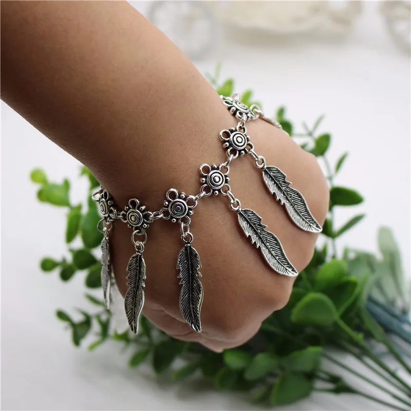 Bohemian Antique Silver Carved Leaf Tassel Bracelet Ethnic Tribal Chic Boho Jewelry For Women Gift
Bohemian Antique Silver Carved Leaf Tassel Bracelet Ethnic Tribal Chic Boho Jewelry For Women Gift