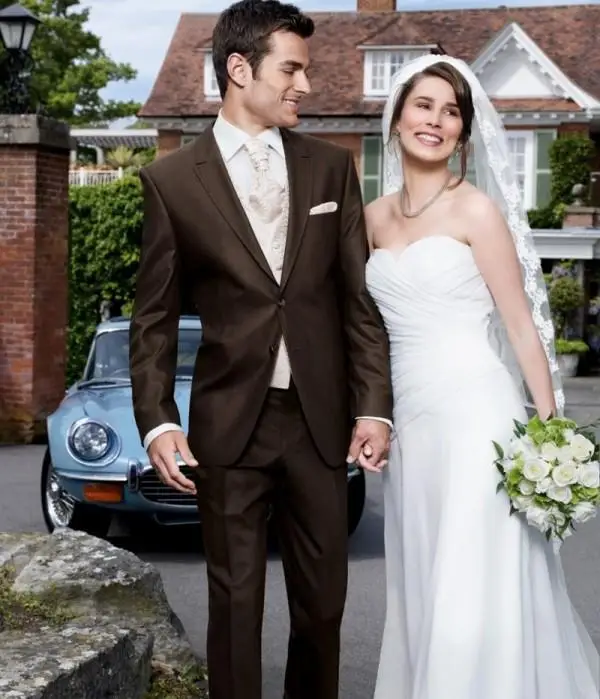 Custom Made Groom Tuxedo Chocolate Groomsmen Peak Lapel Wedding/Dinner Suits Best Man Bridegroom (Jacket+Pants+Tie+Vest)B395
Custom Made Groom Tuxedo Chocolate Groomsmen Peak Lapel Wedding/Dinner Suits Best Man Bridegroom (Jacket+Pants+Tie+Vest)B395
