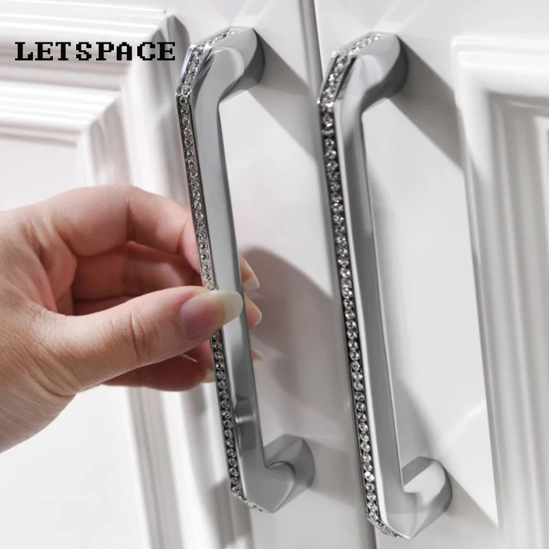 FREE SHIPPING Top-level unique fashion deluxe glass diamond furniture handle 7.5'Decoration hardware handle Silver dresser pulls
FREE SHIPPING Top-level unique fashion deluxe glass diamond furniture handle 7.5'Decoration hardware handle Silver dresser pulls