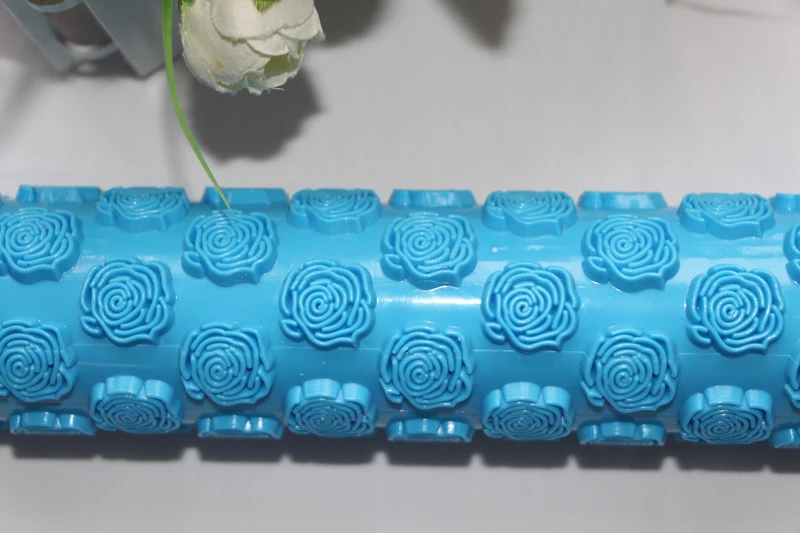 Kitchen Plastic Non-Stick Flowers Embossed Cake Decorating Rolling Pin Fondant Dough Roller Decoration Baking Tools For Cakes
Kitchen Plastic Non-Stick Flowers Embossed Cake Decorating Rolling Pin Fondant Dough Roller Decoration Baking Tools For Cakes