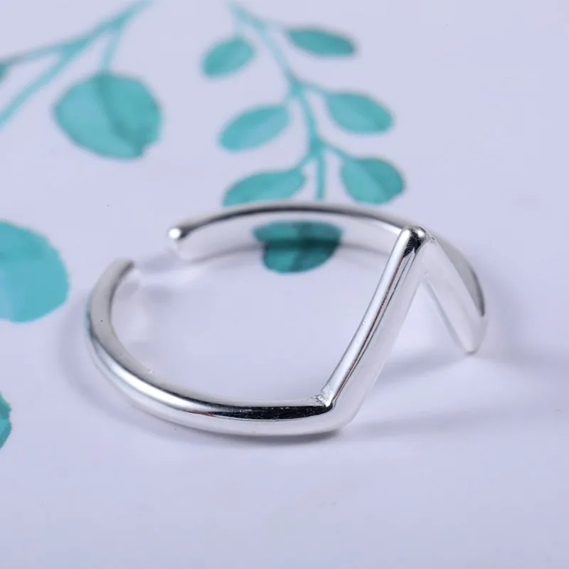 2019 new arrival Tibetan sliver letter V Finger Rings Winner Shape Ring For Girl And Lady Victory Prices in euros hot offer
2019 new arrival Tibetan sliver letter V Finger Rings Winner Shape Ring For Girl And Lady Victory Prices in euros hot offer