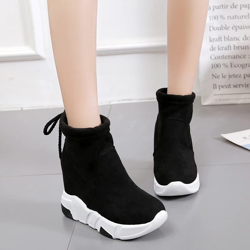 Autumn and winter Korean version of the wild riding boots fashion high to help plus velvet cotton shoes thick women's boots.
Autumn and winter Korean version of the wild riding boots fashion high to help plus velvet cotton shoes thick women's boots.