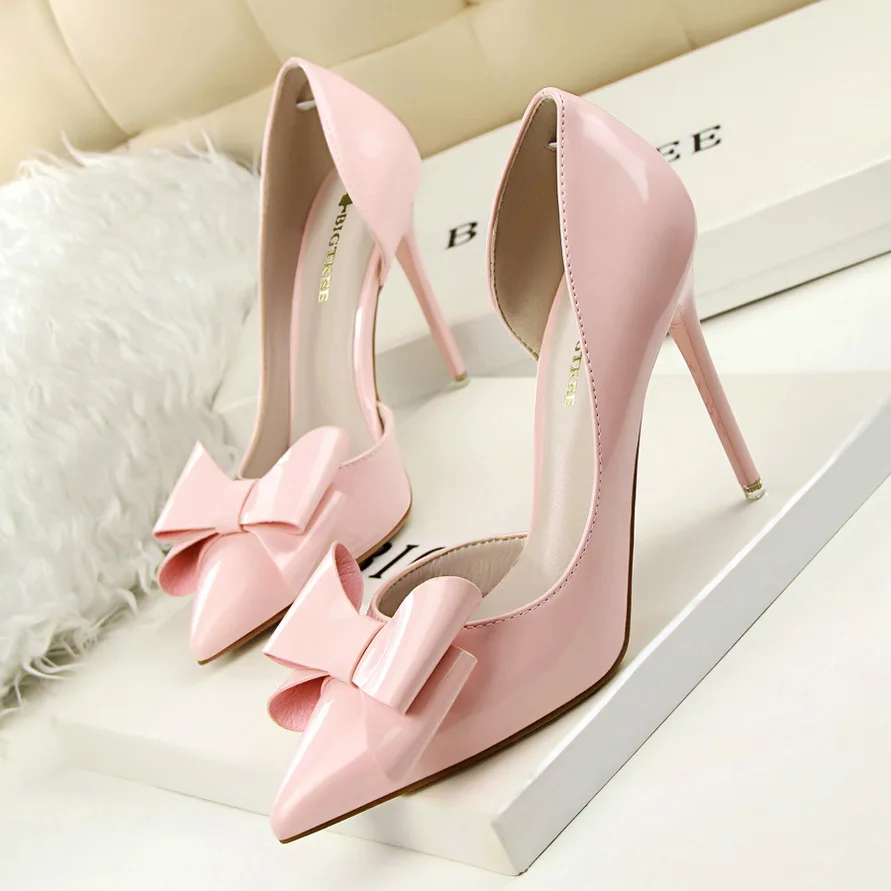 Europe and United States Sweet High Heel Stiletto High Heel Shallow Mouth Pointed Sexy Hollow Patent Leather Bow Women Shoes
Europe and United States Sweet High Heel Stiletto High Heel Shallow Mouth Pointed Sexy Hollow Patent Leather Bow Women Shoes