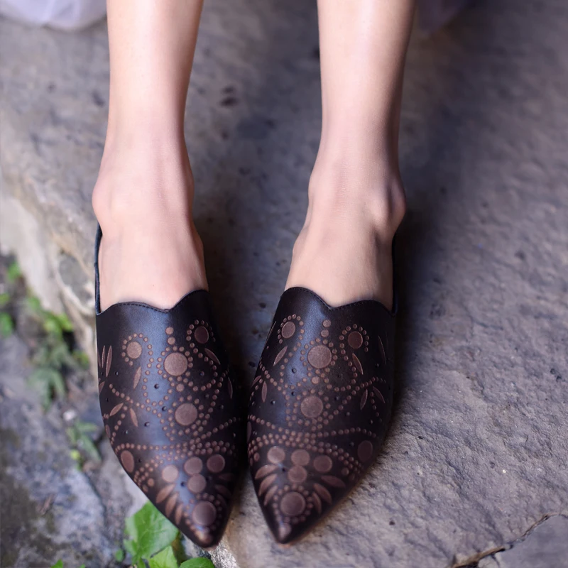 Artmu Original Vintage pointed Toe Flat Women Shoes New Carved Flower Genuine Leather Handmade Comfortable Soft Sole Shoes 988-3
Artmu Original Vintage pointed Toe Flat Women Shoes New Carved Flower Genuine Leather Handmade Comfortable Soft Sole Shoes 988-3