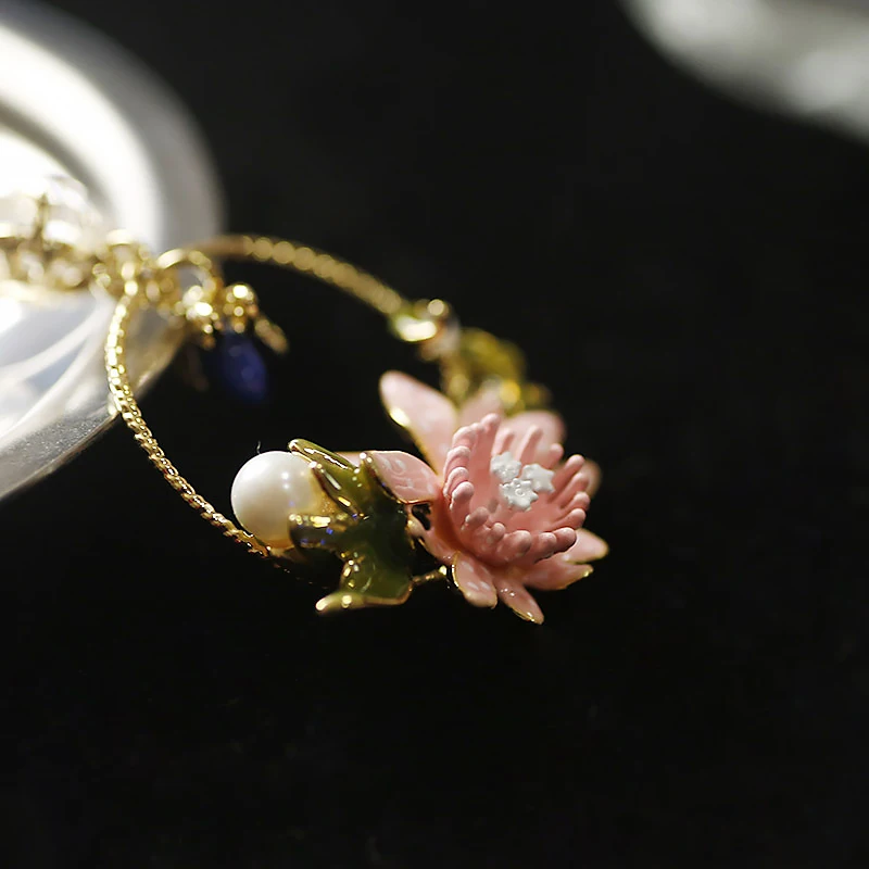 Antique Hand Painted Enamel Jewelry Cute Blue Stone Bee and Pink Flower Earrings Square Crystal Ear Studs Circle Dangle Earrings
Antique Hand Painted Enamel Jewelry Cute Blue Stone Bee and Pink Flower Earrings Square Crystal Ear Studs Circle Dangle Earrings