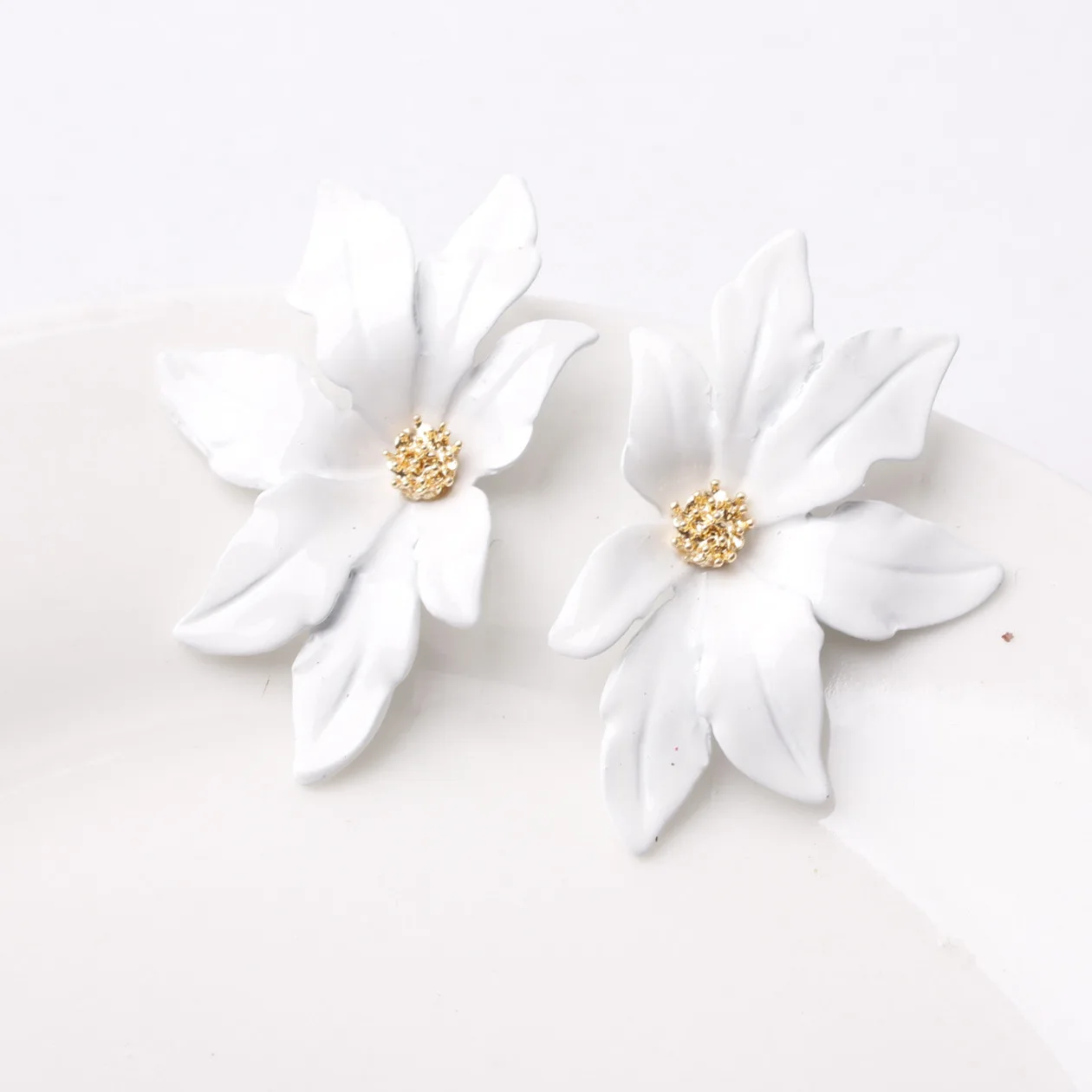 new fashion Red Flower Stud Earrings Ladies Fashion Gold Rhinestone Pierced Earrings Brinco Women Jewelry for Party Gift
new fashion Red Flower Stud Earrings Ladies Fashion Gold Rhinestone Pierced Earrings Brinco Women Jewelry for Party Gift
