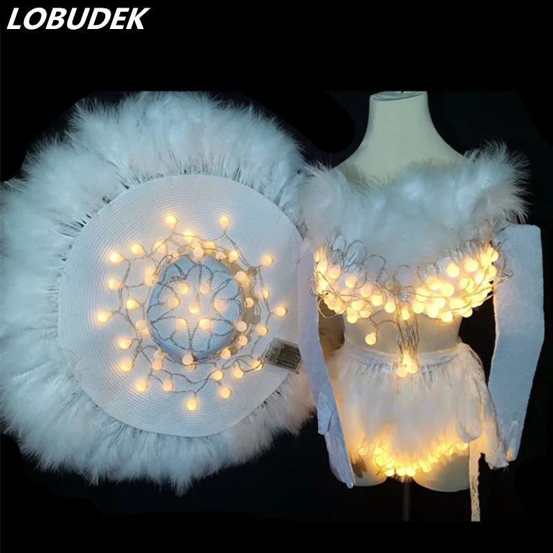 Nightclub LED White Feathers Bikini Big Hat Women Set Sexy Bar Club Female DJ Singer 4 Pieces Stage Outfit Party Show DS Costume
Nightclub LED White Feathers Bikini Big Hat Women Set Sexy Bar Club Female DJ Singer 4 Pieces Stage Outfit Party Show DS Costume