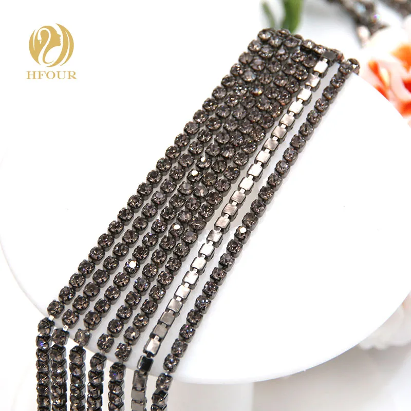 Free shipping 5yard/pack High quality Metal black base Gray glass Rhinestones Cup Chain DIY Wedding decoration Accessories
Free shipping 5yard/pack High quality Metal black base Gray glass Rhinestones Cup Chain DIY Wedding decoration Accessories