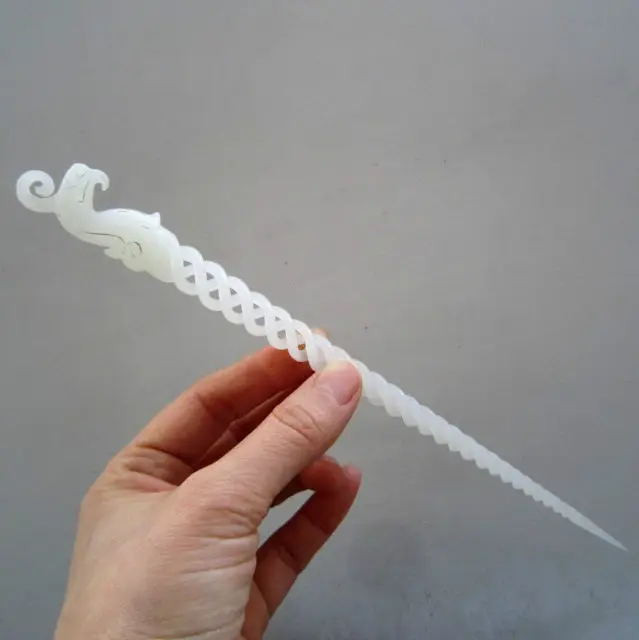Exquisite Chinese Classical Handmade Hollow-out HeTian Jade Phoenix Statue Hairpin
Exquisite Chinese Classical Handmade Hollow-out HeTian Jade Phoenix Statue Hairpin