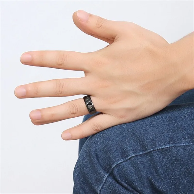 NEW original original Men Rings Carbon Fiber Jewelry Stainless Steel All Black Color Knight Templar Cross Symbol Punk Male Ring
NEW original original Men Rings Carbon Fiber Jewelry Stainless Steel All Black Color Knight Templar Cross Symbol Punk Male Ring