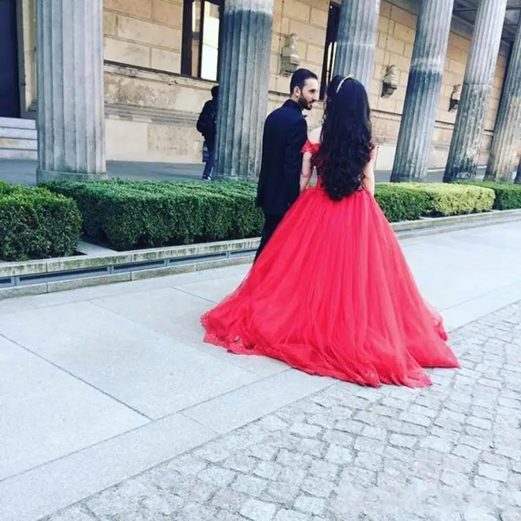 Sexy Red Off the Shoulder Quinceanera Dresses 2019 Tulle Formal Girls Party Gowns Custom Made
Sexy Red Off the Shoulder Quinceanera Dresses 2019 Tulle Formal Girls Party Gowns Custom Made