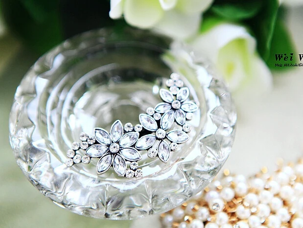 Fashion New European Style Clear Rhinestone Crystal Flower Hair Clip Pin Hairpin Hair Accessory
Fashion New European Style Clear Rhinestone Crystal Flower Hair Clip Pin Hairpin Hair Accessory