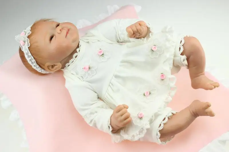 New 45cm lovely baby reborn doll toy, the best birthday gift for kid child, high-end girl brinquedos silicone reborn babies
New 45cm lovely baby reborn doll toy, the best birthday gift for kid child, high-end girl brinquedos silicone reborn babies