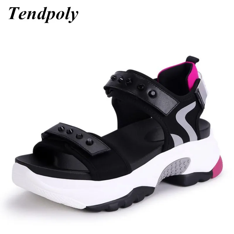 The new casual women's sandals summer fashion trend sports Women singles shoes Hot sale Comfortable the thick-soled Beach shoes
The new casual women's sandals summer fashion trend sports Women singles shoes Hot sale Comfortable the thick-soled Beach shoes