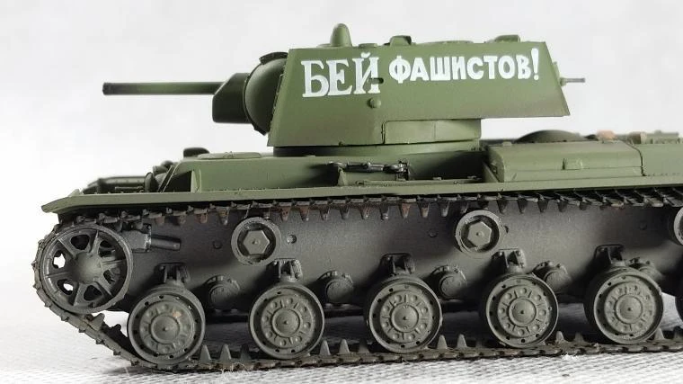 Модель советского тяжелого танка 1941 в Второй мировой войне, модель Trumpeter 36276, Коллекционная модель 1:72
Модель советского тяжелого танка 1941 в Второй мировой войне, модель Trumpeter 36276, Коллекционная модель 1:72