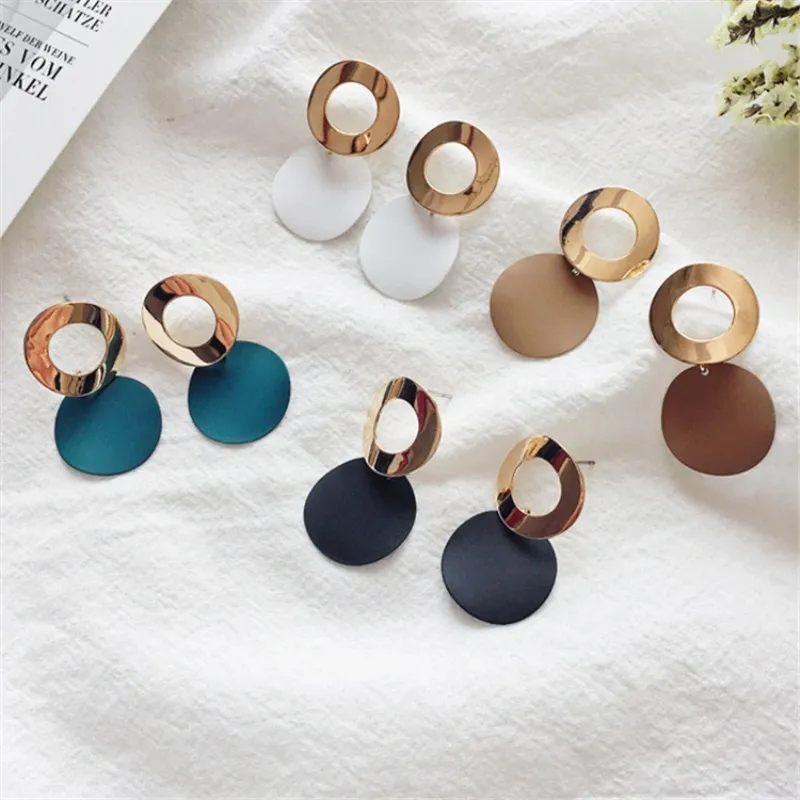 Japan Vintage Gold Stud Earrings for Women New Fashion earrings Irregular Statement Round Metal Geometric Pendant Jewelry
Japan Vintage Gold Stud Earrings for Women New Fashion earrings Irregular Statement Round Metal Geometric Pendant Jewelry